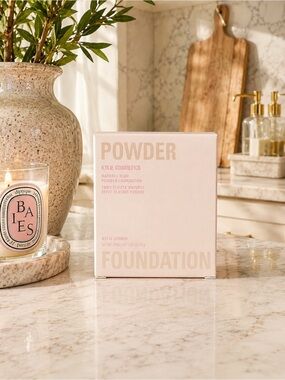 Kylie Cosmetics Natural Blur Powder Foundation – Shade 10WN ✨ NWT